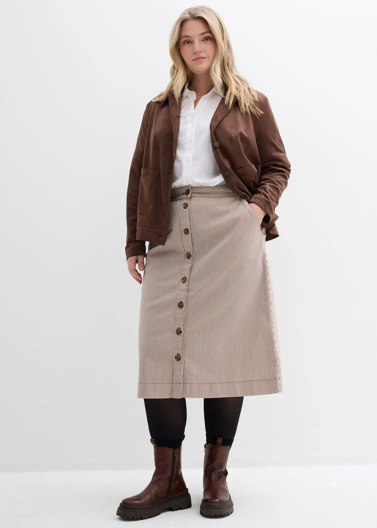 Modieuze midirok met knoopsluiting.